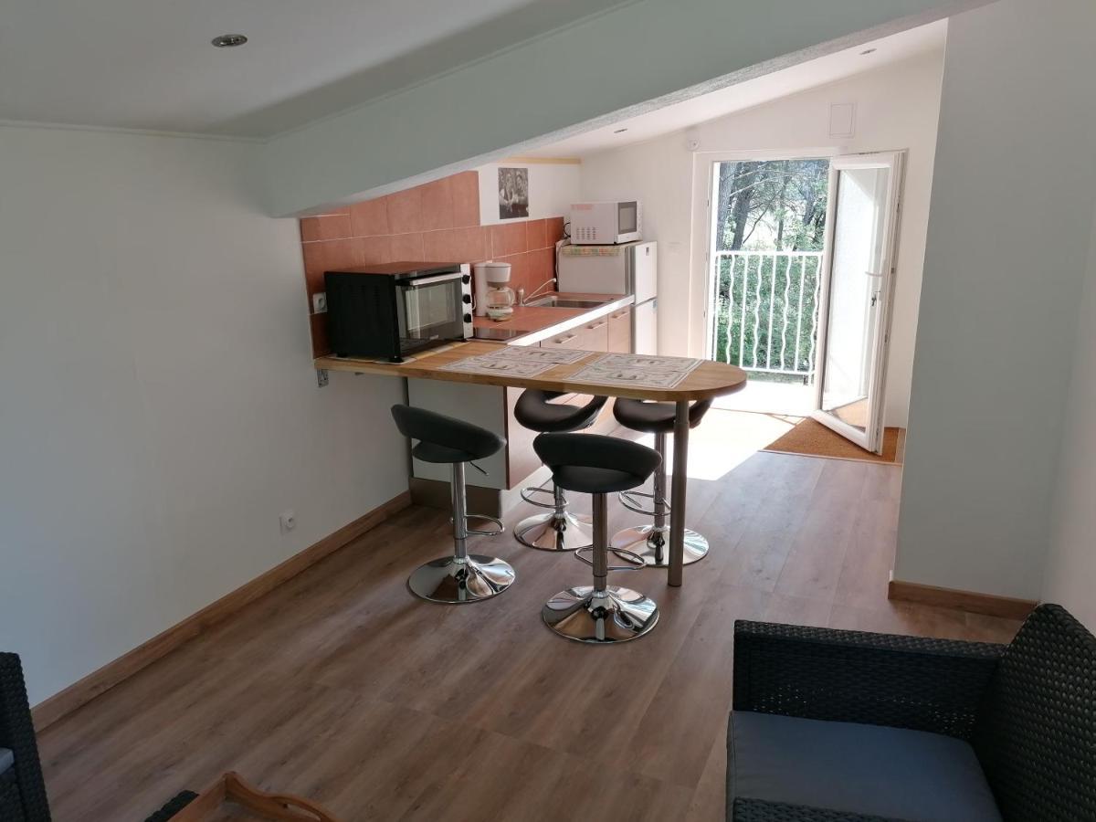 Le Clos Zinou Lambesc Exteriör bild