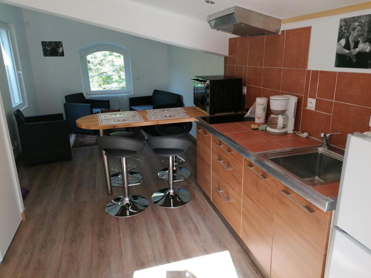 Le Clos Zinou Lambesc Exteriör bild