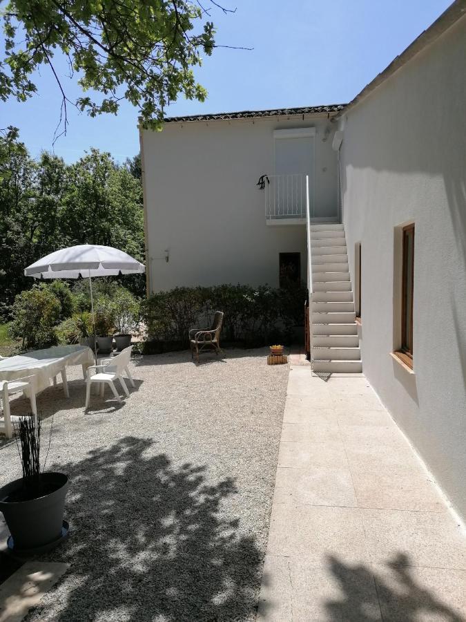 Le Clos Zinou Lambesc Exteriör bild