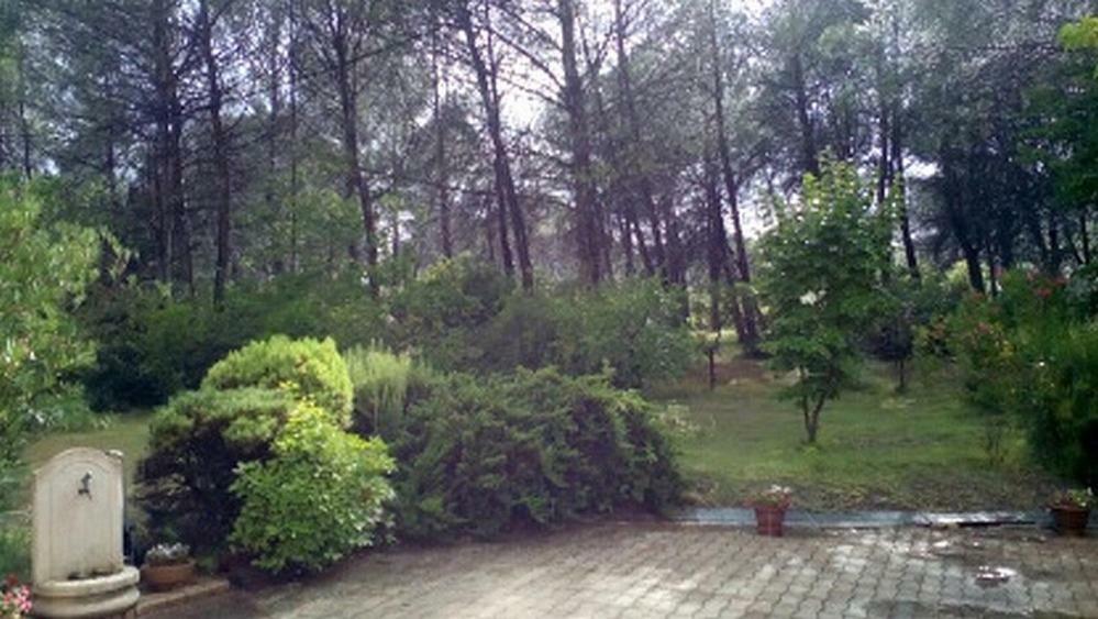Le Clos Zinou Lambesc Exteriör bild