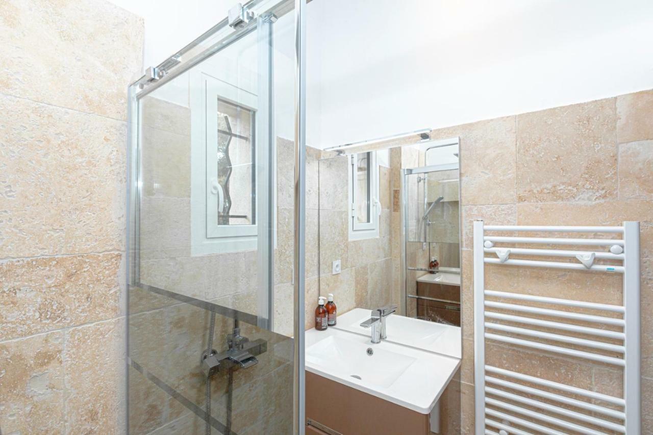 Le Clos Zinou Lambesc Exteriör bild