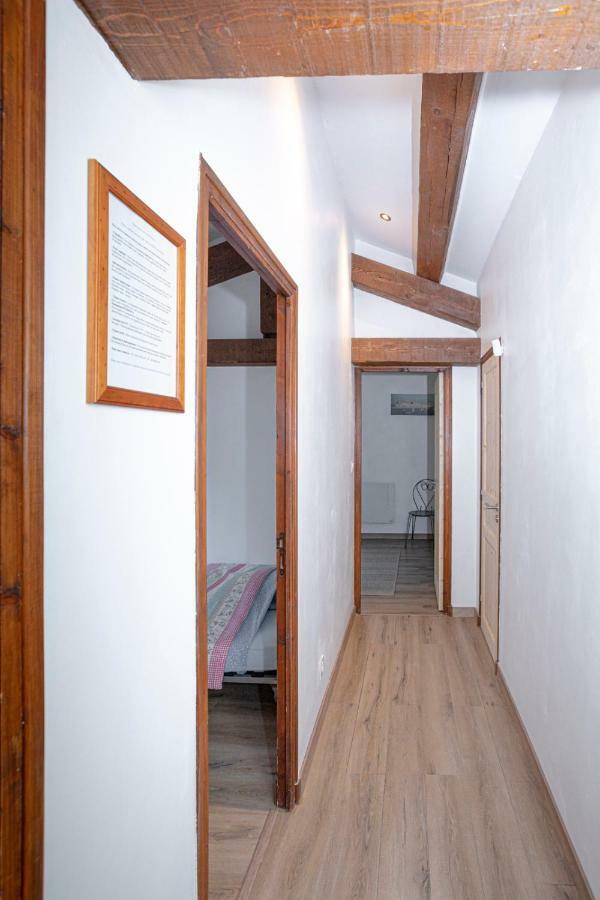 Le Clos Zinou Lambesc Exteriör bild