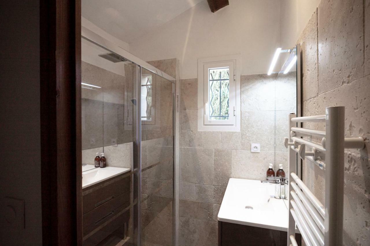 Le Clos Zinou Lambesc Exteriör bild